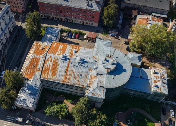 Ловушка для &laquo;Радуги&raquo;. Юные пловцы Петербурга лишились своего бассейна