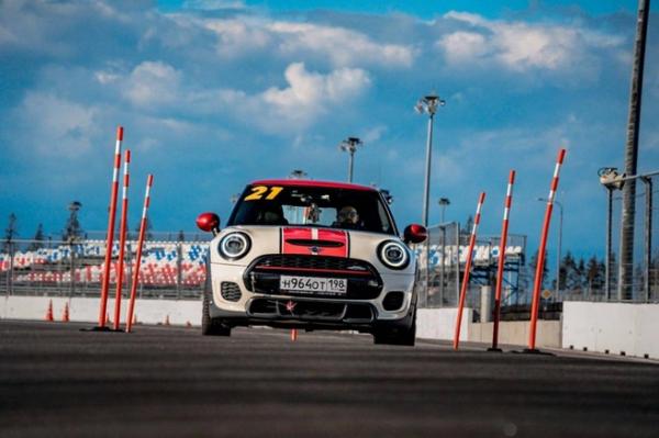 Куда пойти 21&ndash;23 ноября: &laquo;Зеркало судьбы&raquo; с портретами в Русском музее, &laquo;Козинцев. Гоголиада&raquo; в Александринке и лекция о сне