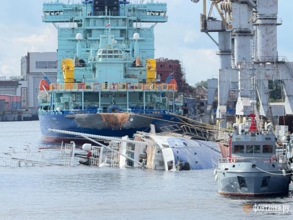 Капитан Безнадега. &laquo;Капитан Ушаков&raquo; сдался Неве без боя и утащил за собой судостроительный завод