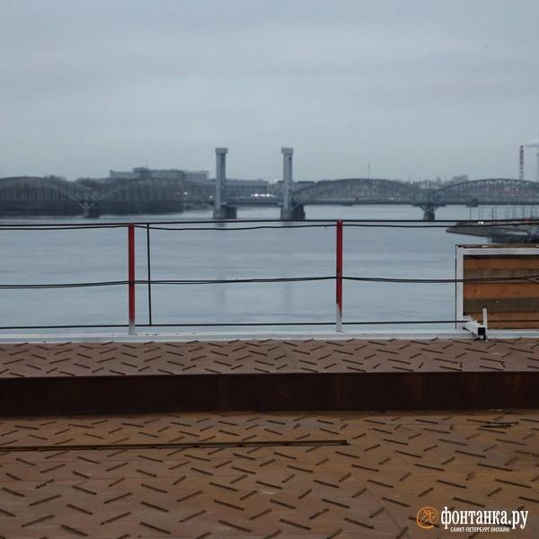 Два моста у одной реки. Кто построит переправы через Неву