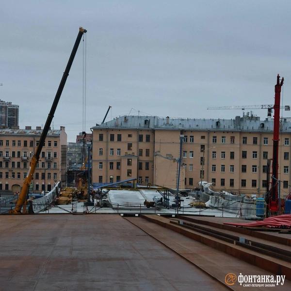 Два моста у одной реки. Кто построит переправы через Неву