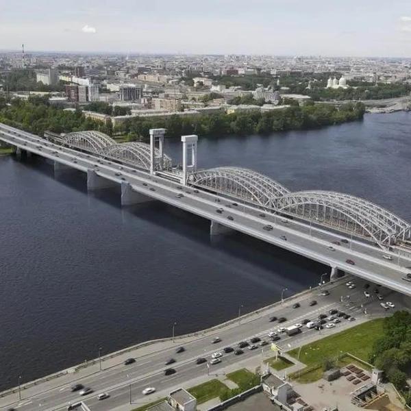 Два моста у одной реки. Кто построит переправы через Неву