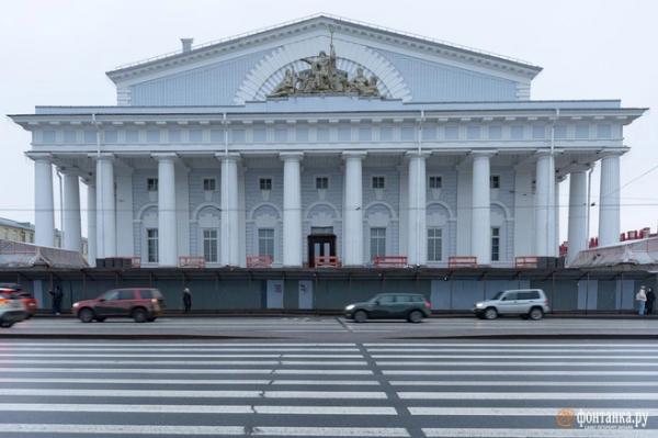 Главное &mdash; маневр. Что происходит на Бирже, чей реставратор арестован