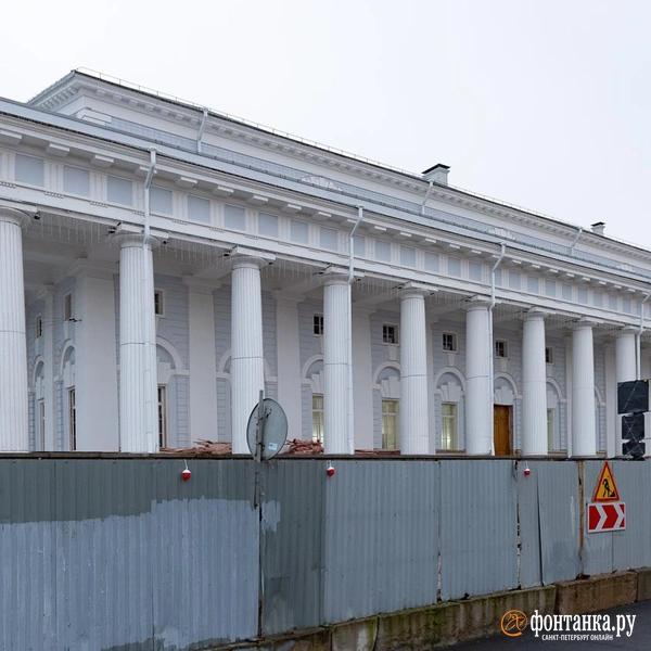 Главное &mdash; маневр. Что происходит на Бирже, чей реставратор арестован