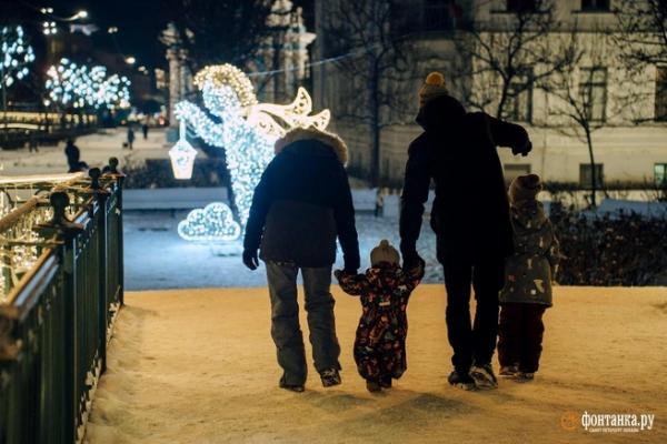 Куда пойти 26&ndash;28 декабря: новогодние колядки в Александринке, Рождество дель арте в Фонтанном доме и лошади в Этнографическом