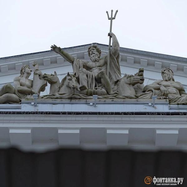 Главное &mdash; маневр. Что происходит на Бирже, чей реставратор арестован