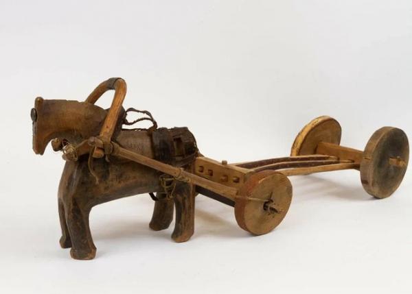 Куда пойти 26&ndash;28 декабря: новогодние колядки в Александринке, Рождество дель арте в Фонтанном доме и лошади в Этнографическом