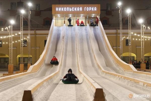 Куда пойти 26&ndash;28 декабря: новогодние колядки в Александринке, Рождество дель арте в Фонтанном доме и лошади в Этнографическом