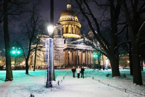 Гуляем по новогоднему Петербургу с &laquo;Фонтанкой&raquo;
