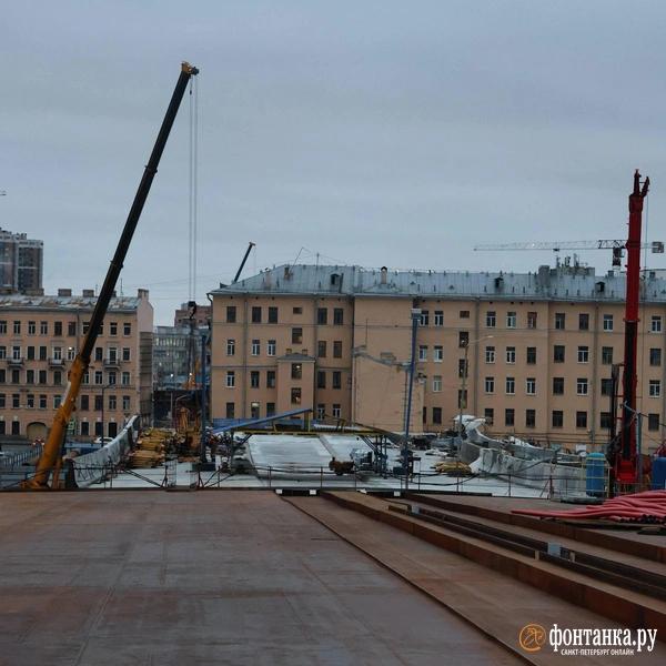 Два моста у одной реки. Кто построит переправы через Неву