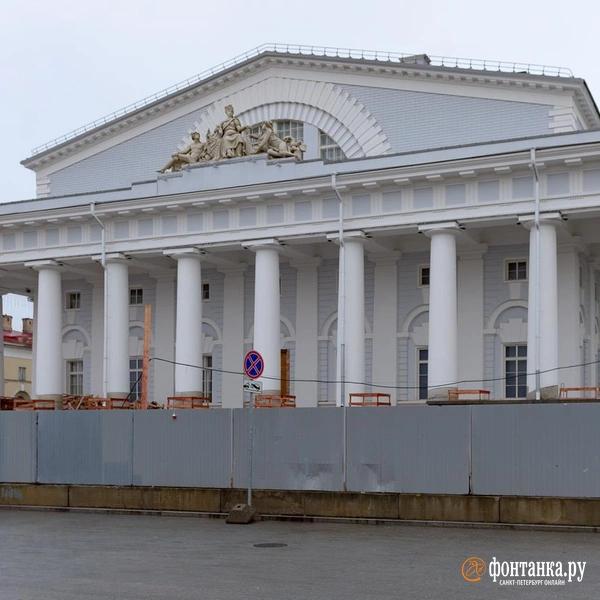 Главное &mdash; маневр. Что происходит на Бирже, чей реставратор арестован