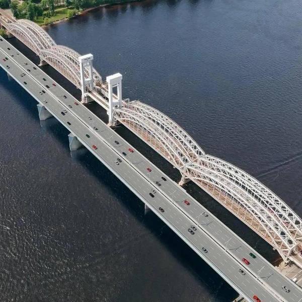 Два моста у одной реки. Кто построит переправы через Неву