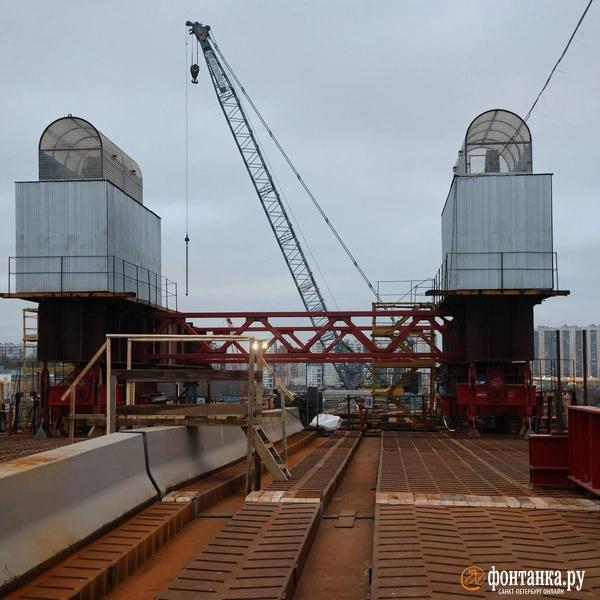 Два моста у одной реки. Кто построит переправы через Неву