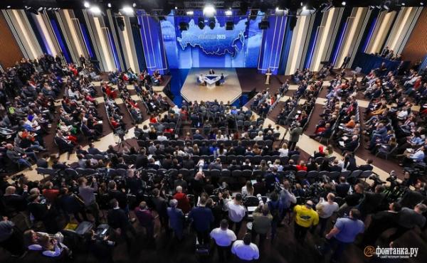 &laquo;Мы думали о будущем&raquo;: главные тезисы Путина с прямой линии &mdash; об Украине, экономике и вызовах