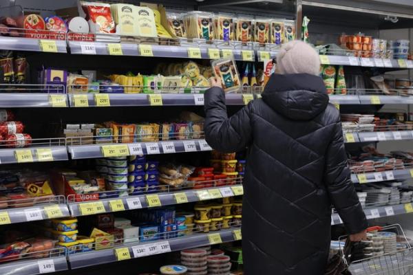 &laquo;Похоже, переходят на гречку&raquo;. Россияне правда экономят на еде?