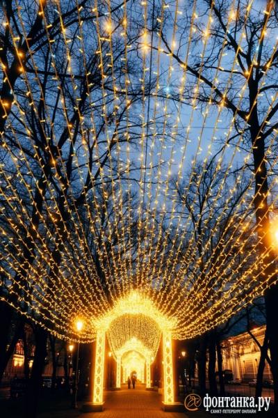 Гуляем по новогоднему Петербургу с &laquo;Фонтанкой&raquo;