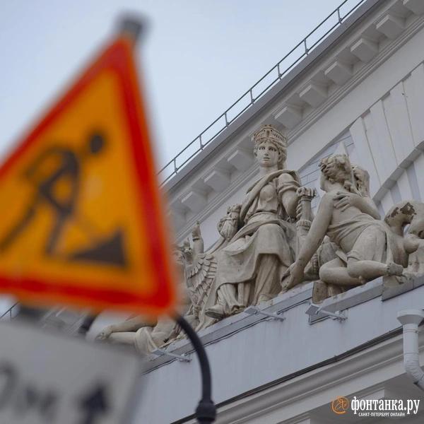 Главное &mdash; маневр. Что происходит на Бирже, чей реставратор арестован