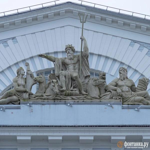 Главное &mdash; маневр. Что происходит на Бирже, чей реставратор арестован