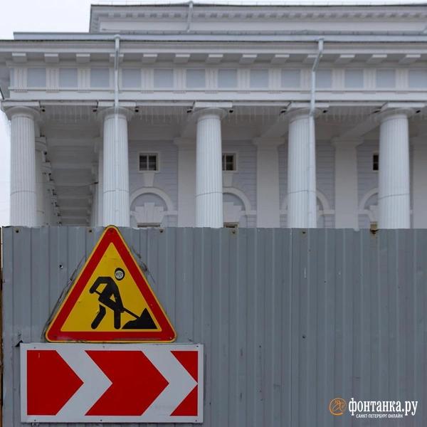 Главное &mdash; маневр. Что происходит на Бирже, чей реставратор арестован