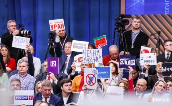 &laquo;Мы думали о будущем&raquo;: главные тезисы Путина с прямой линии &mdash; об Украине, экономике и вызовах