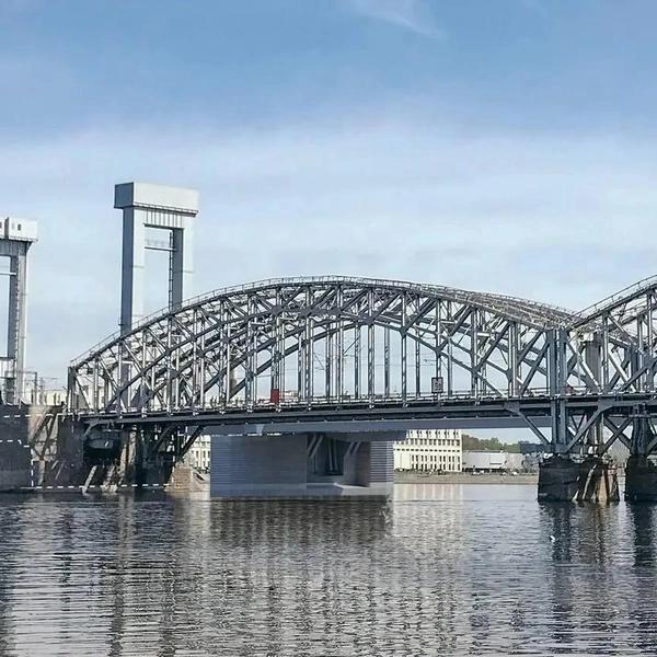 Два моста у одной реки. Кто построит переправы через Неву