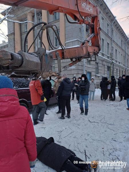 В Петербурге начали снос здания ВНИИБ, за которое градозащитники бились долгие годы