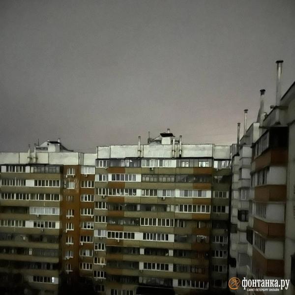 Свечи и очереди на АЗС. Журналист &laquo;Фонтанки&raquo; ходит по Белгороду, чтобы найти интернет и показать, что творится в городе