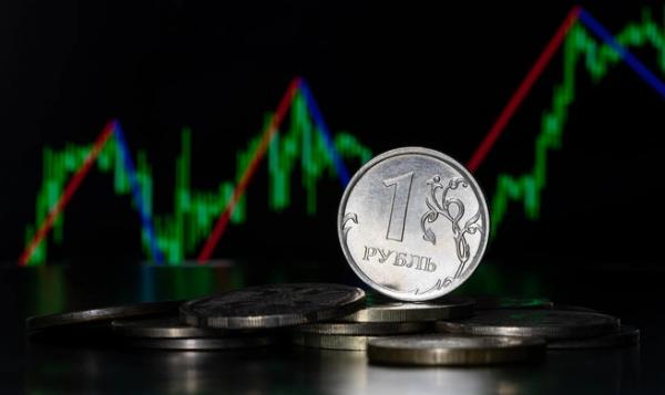 Рубль внезапно стал самой крепкой валютой мира. Что с ним такое и продолжится ли это в 2026 году?