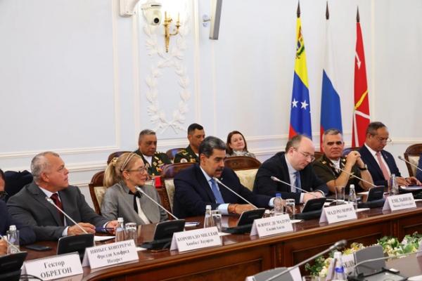 &laquo;Это родной город Владимира Путина&raquo;. Как Мадуро в последний раз приезжал в Петербург