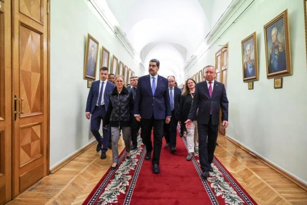 &laquo;Это родной город Владимира Путина&raquo;. Как Мадуро в последний раз приезжал в Петербург