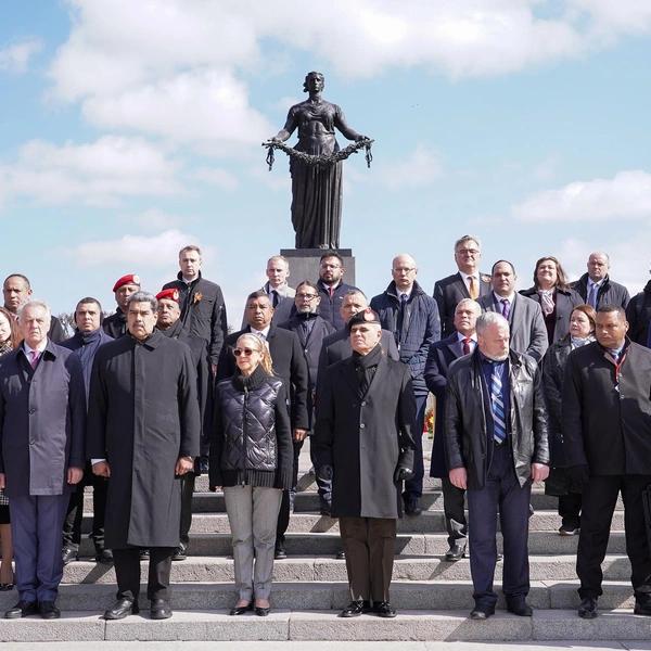 &laquo;Это родной город Владимира Путина&raquo;. Как Мадуро в последний раз приезжал в Петербург