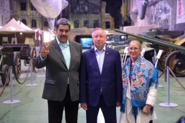 &laquo;Это родной город Владимира Путина&raquo;. Как Мадуро в последний раз приезжал в Петербург