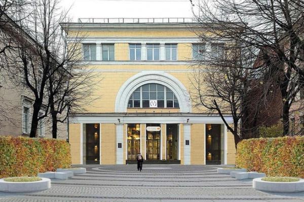 &laquo;Театральная&raquo; и &laquo;Лахта&raquo; породнились через &laquo;Роснефть&raquo;. Как воткнуть метро среди заправок