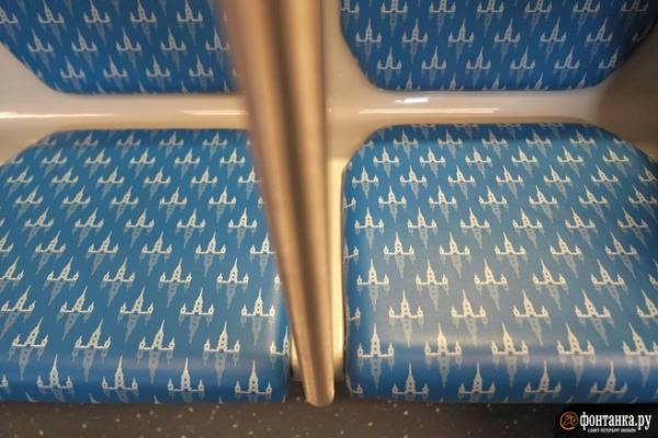 Вагон с сюрпризом. На синюю линию метро Петербурга вывели &laquo;Балтийцев-2&raquo;