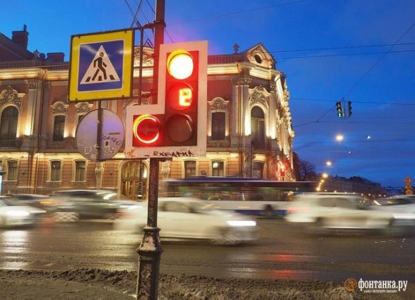 От Тюмени до Петербурга. Что будут делать со светофорами, которые горят красным по две минуты