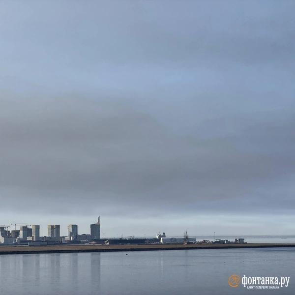 Над Петербургом второй день странный дым. Что происходит?