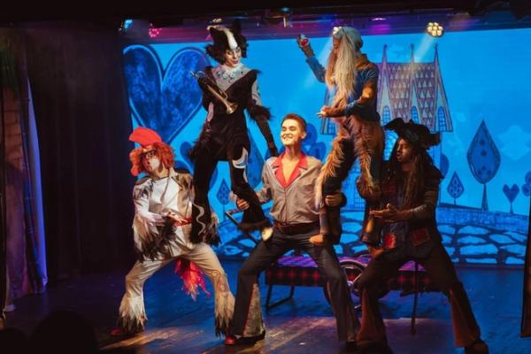 Куда пойти 30 января&ndash;1 февраля: театральная &laquo;Меланхолия&raquo;, мода средневековья и античная трагедия в Мариинском театре