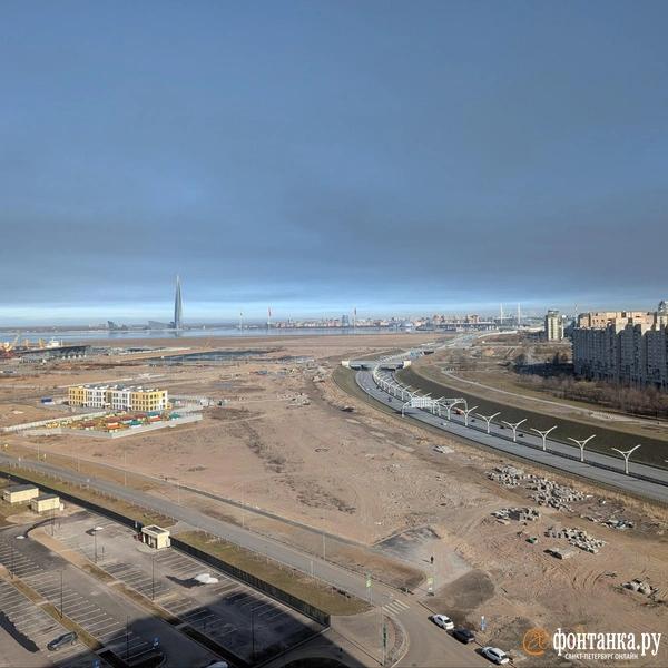 Над Петербургом второй день странный дым. Что происходит?