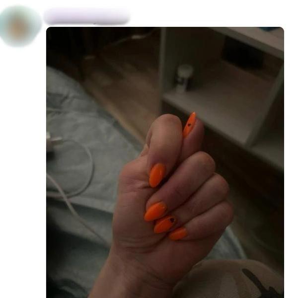 Букет с вантузом. Женщины показали подарки на 8 Марта в соцсетях