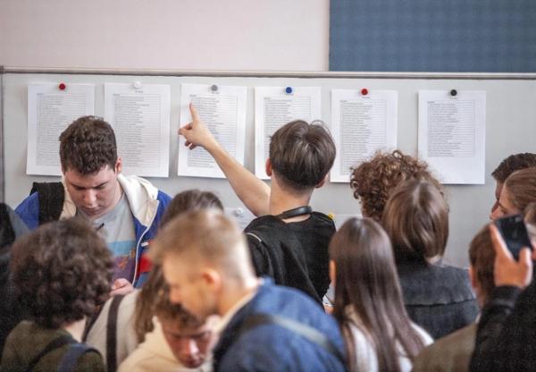 Сокращения под потребности экономики. Вузам распределили места &mdash; кому станет сложнее поступить в 2026‑м