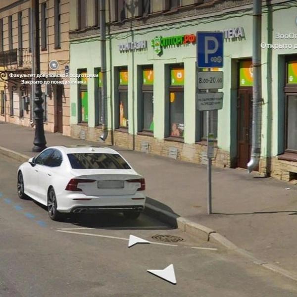 Как повесили, так и держится. Что еще за платная парковка только для своих появилась в Петербурге?