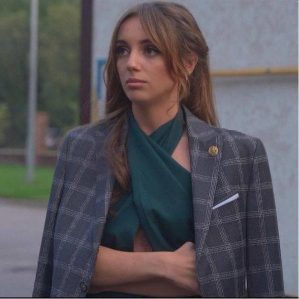 Мрачно-праздничные выходные. Смотрите, как петербуржцы преодолевают пургу