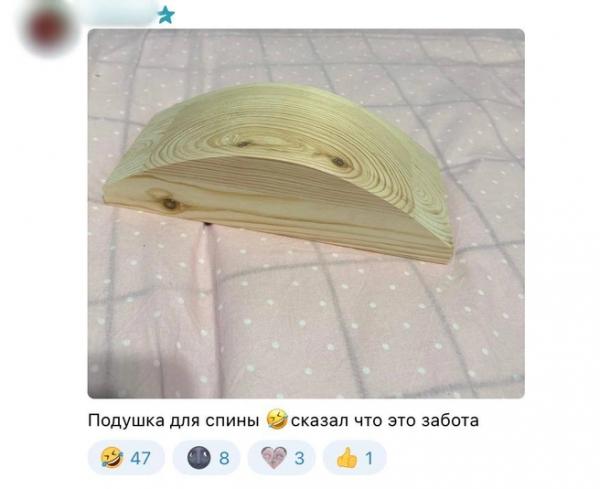 Букет с вантузом. Женщины показали подарки на 8 Марта в соцсетях