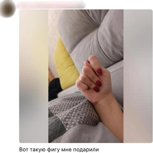 Букет с вантузом. Женщины показали подарки на 8 Марта в соцсетях