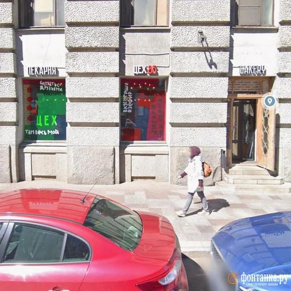 Иностранные вывески запретили, но они никуда не делись. &laquo;Фонтанка&raquo; выяснила почему