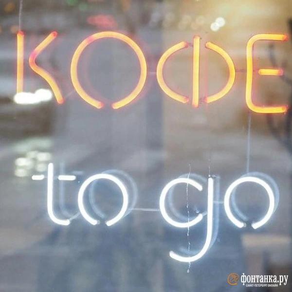 Иностранные вывески запретили, но они никуда не делись. &laquo;Фонтанка&raquo; выяснила почему