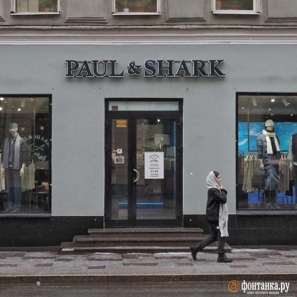 Иностранные вывески запретили, но они никуда не делись. &laquo;Фонтанка&raquo; выяснила почему