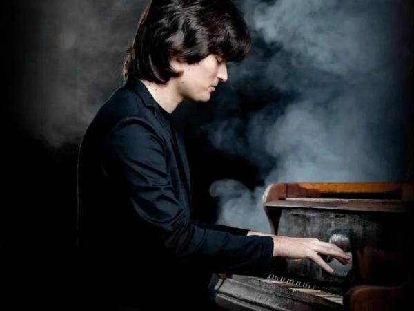 Куда сходить 13&ndash;15 февраля: валентинки на льду, праздник уличной музыки и &laquo;Человеческий голос&raquo; в БДТ