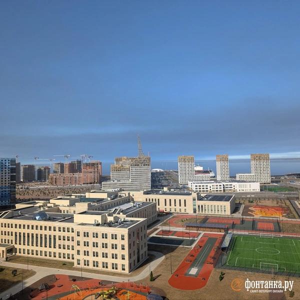 Над Петербургом второй день странный дым. Что происходит?