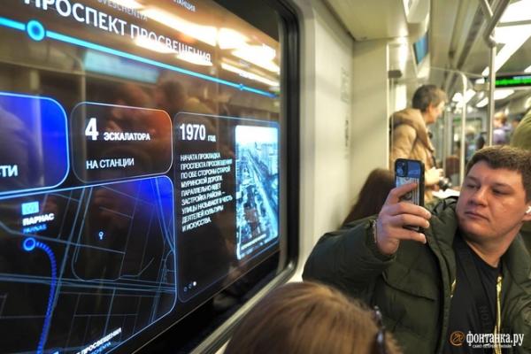 Вагон с сюрпризом. На синюю линию метро Петербурга вывели &laquo;Балтийцев-2&raquo;